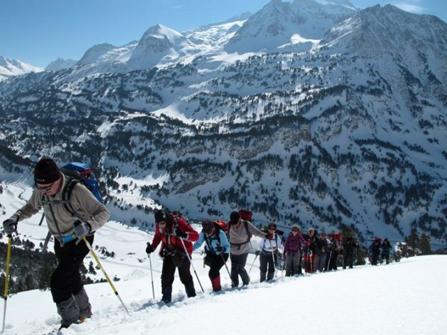 Practicar raquetas de nieve